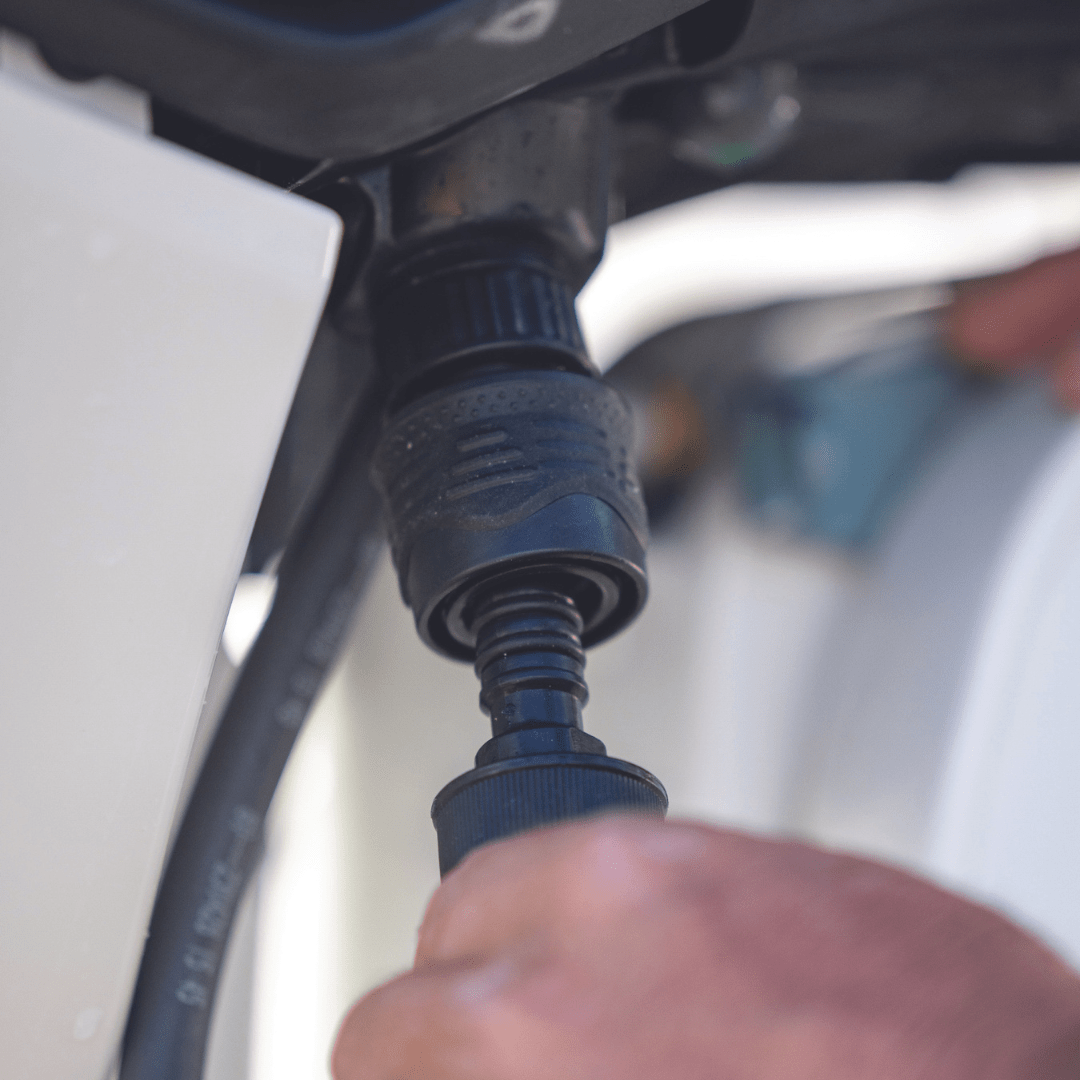 hand connecting honda flush port quick connect