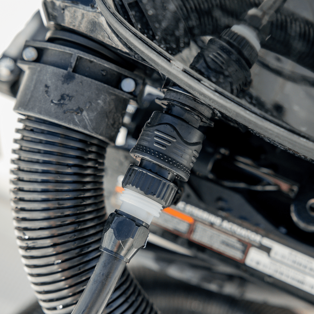 flushing hose connected to flush port quick connect for suzuki outboards