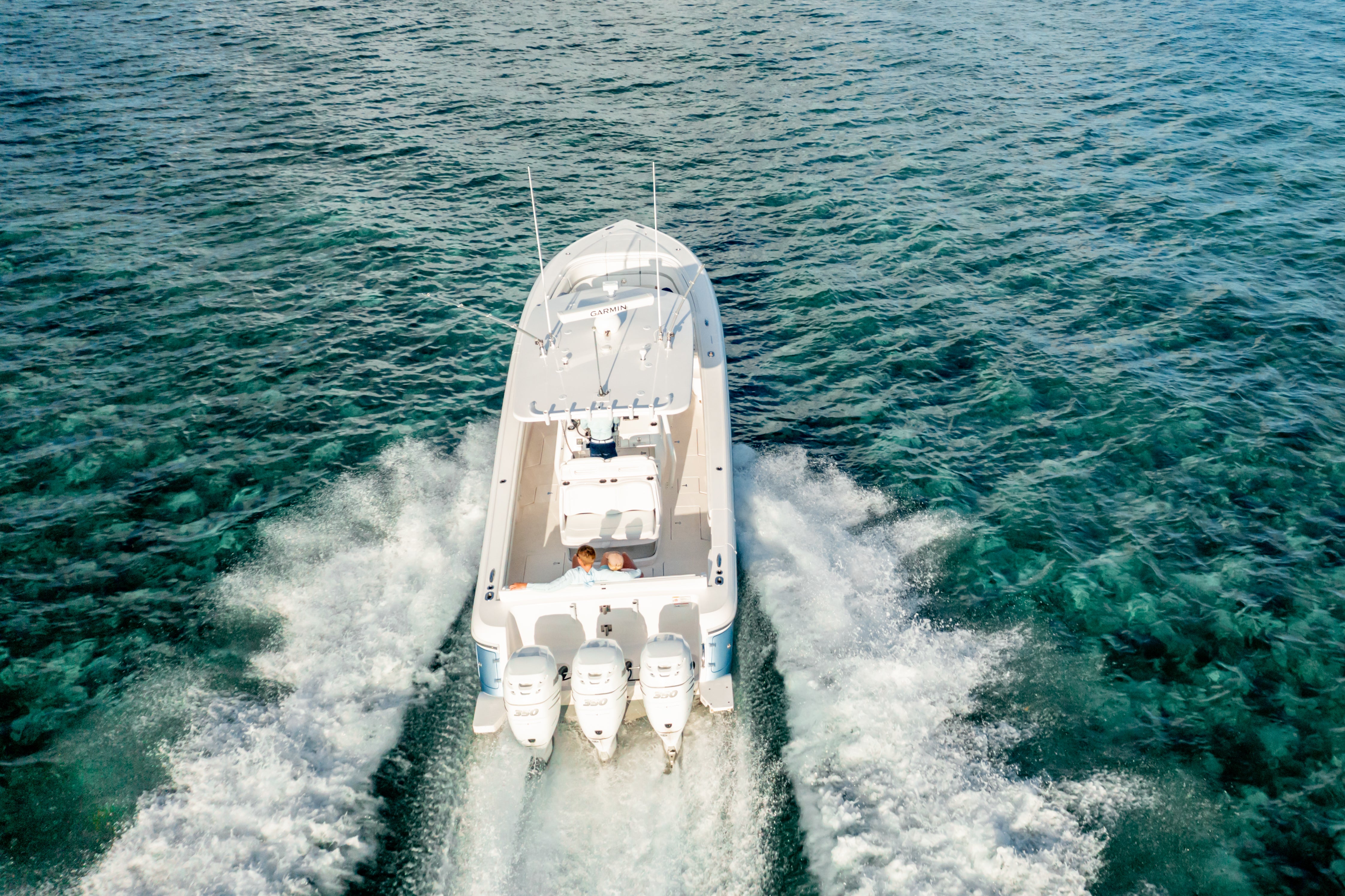 triple engine boat leaving wake